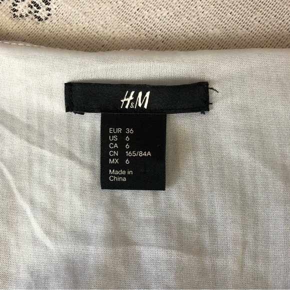 DRESS - Women's H&M Light Baby Blue Gauzy Sleeveless Textured Sundress. Size 6 - Picture 11 of 14